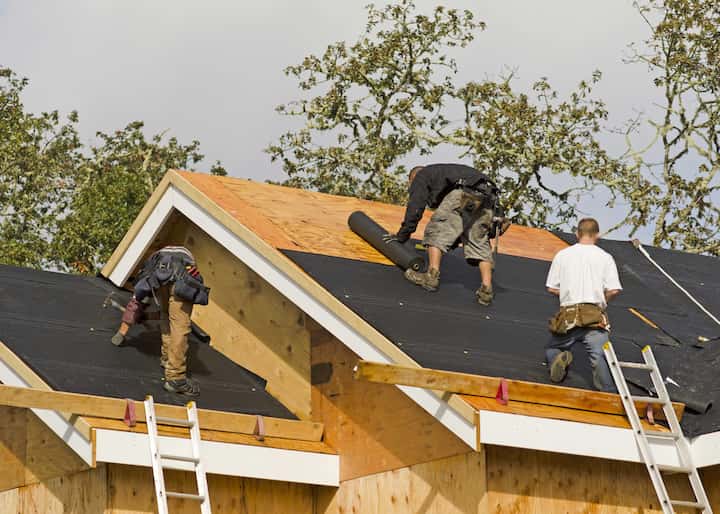 Professional roofers in Waycross